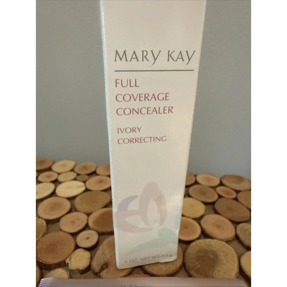 Mary Kay Full Coverage Concealer Ivory Correcting‎ 0.5 oz #1532 New in Box
